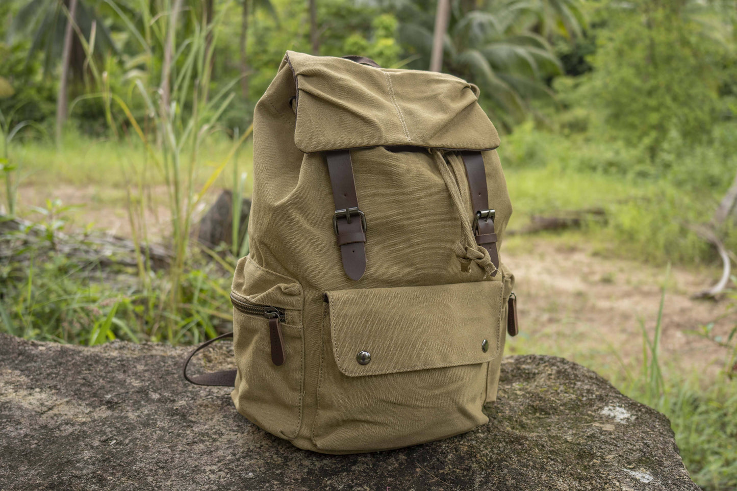 grosser lässiger Canvas Rucksack mit Riemen in beige