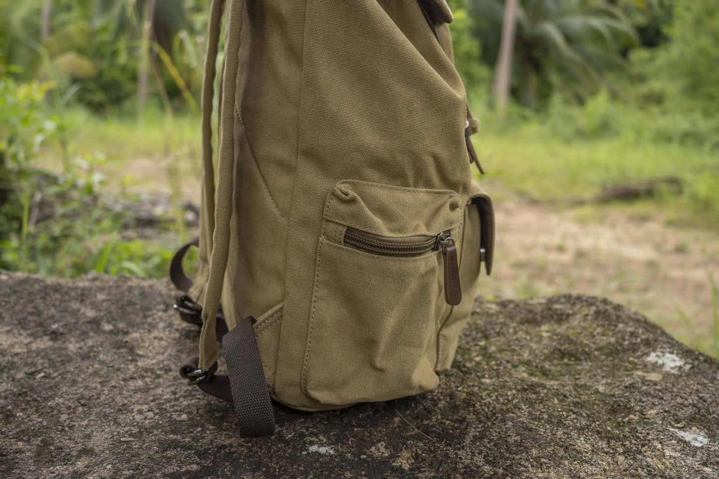 grosser lässiger Canvas Rucksack mit Riemen in beige