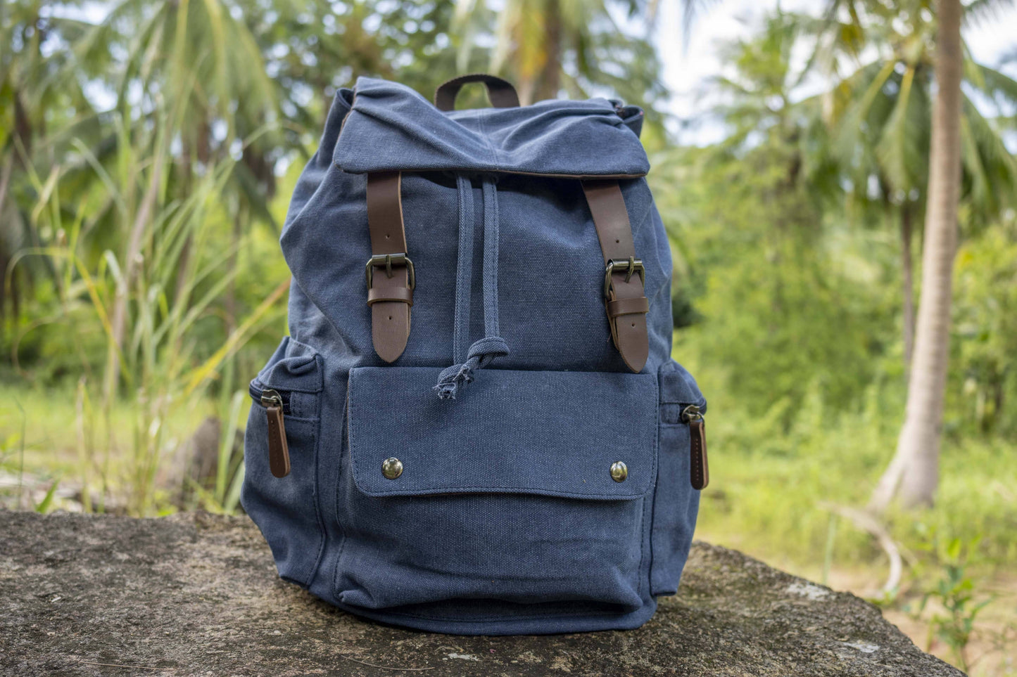 grosser lässiger Canvas Rucksack mit Riemen in blau