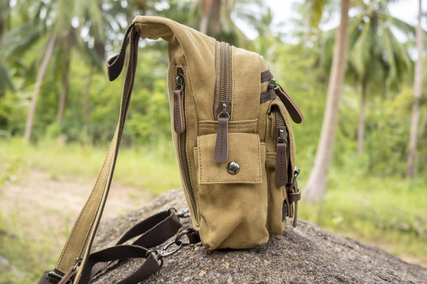 praktische Canvas Schultertasche mit Riemen in beige
