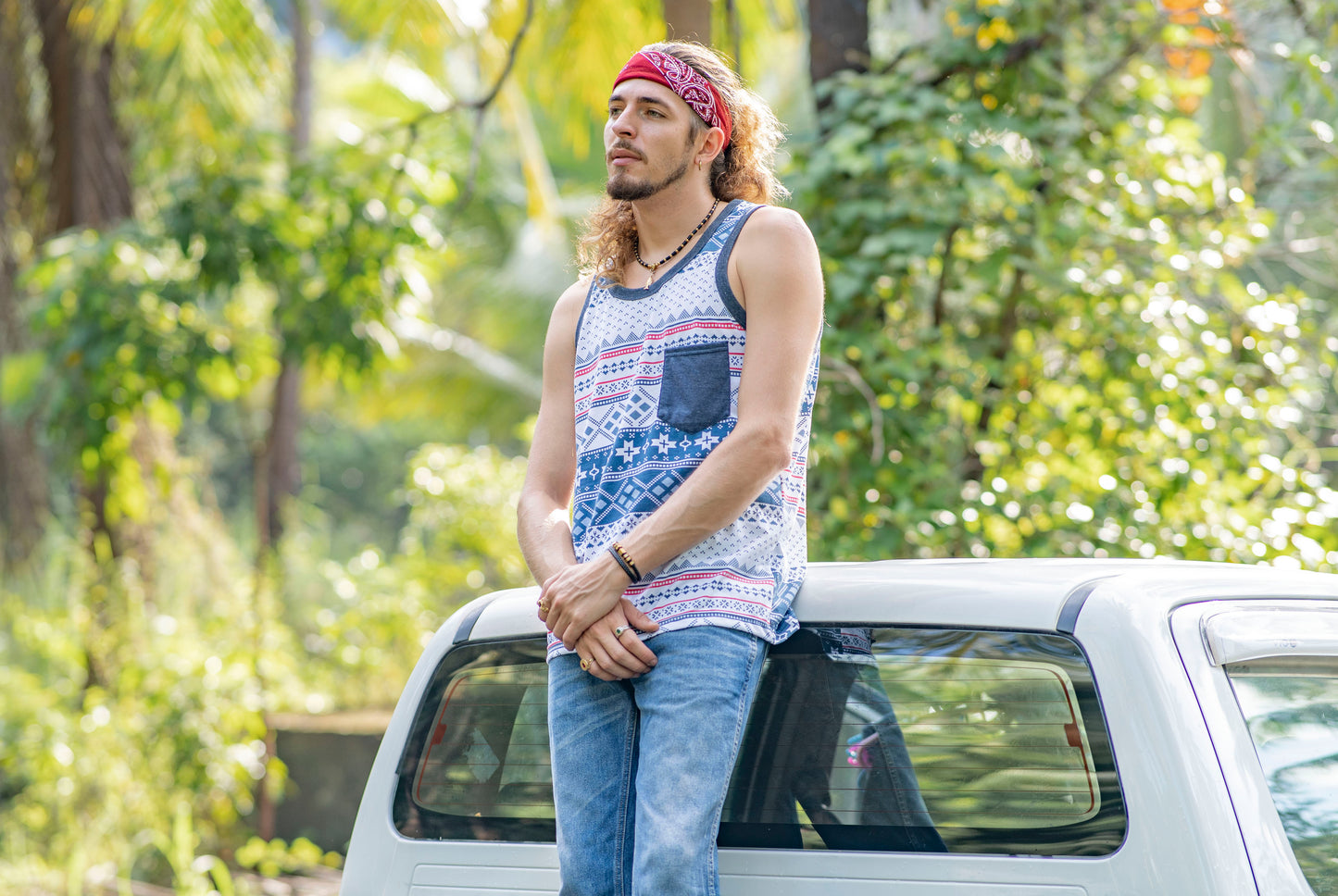 Patterned tank top with chest pocket for men in a casual look