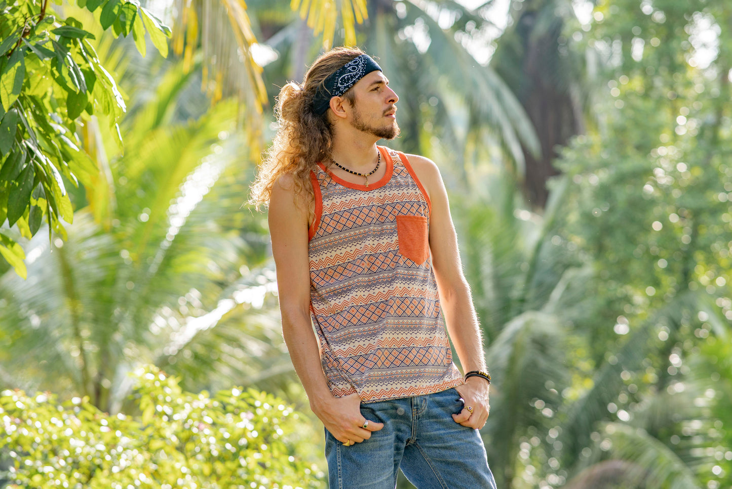 Patterned tank top for men with chest pocket in orange/blue