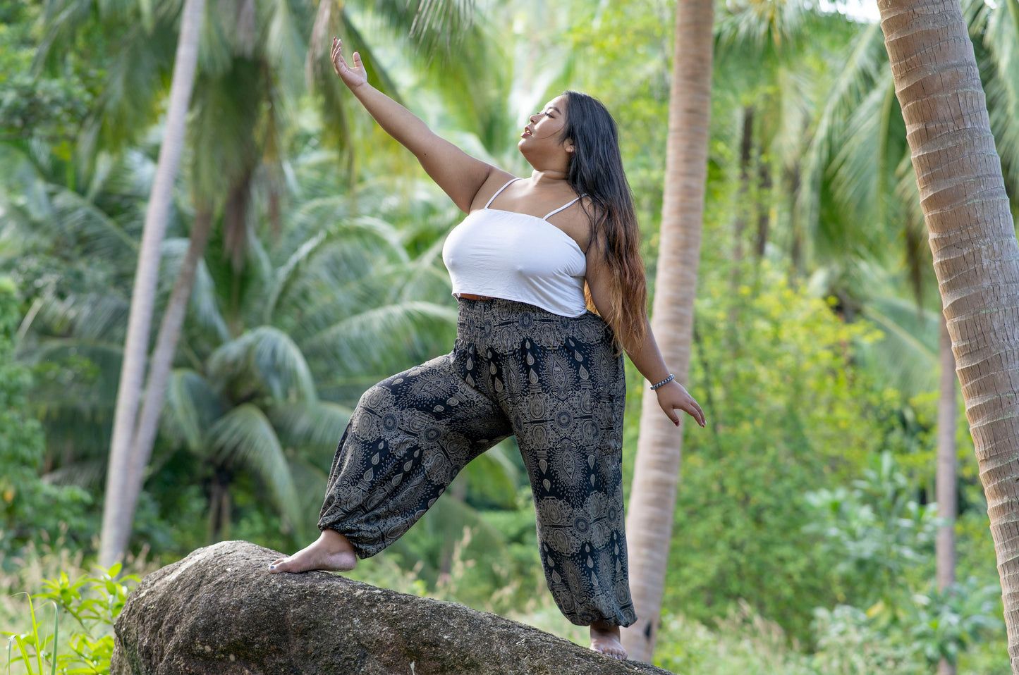 PLUS SIZE harem pants with a delicate pattern in black