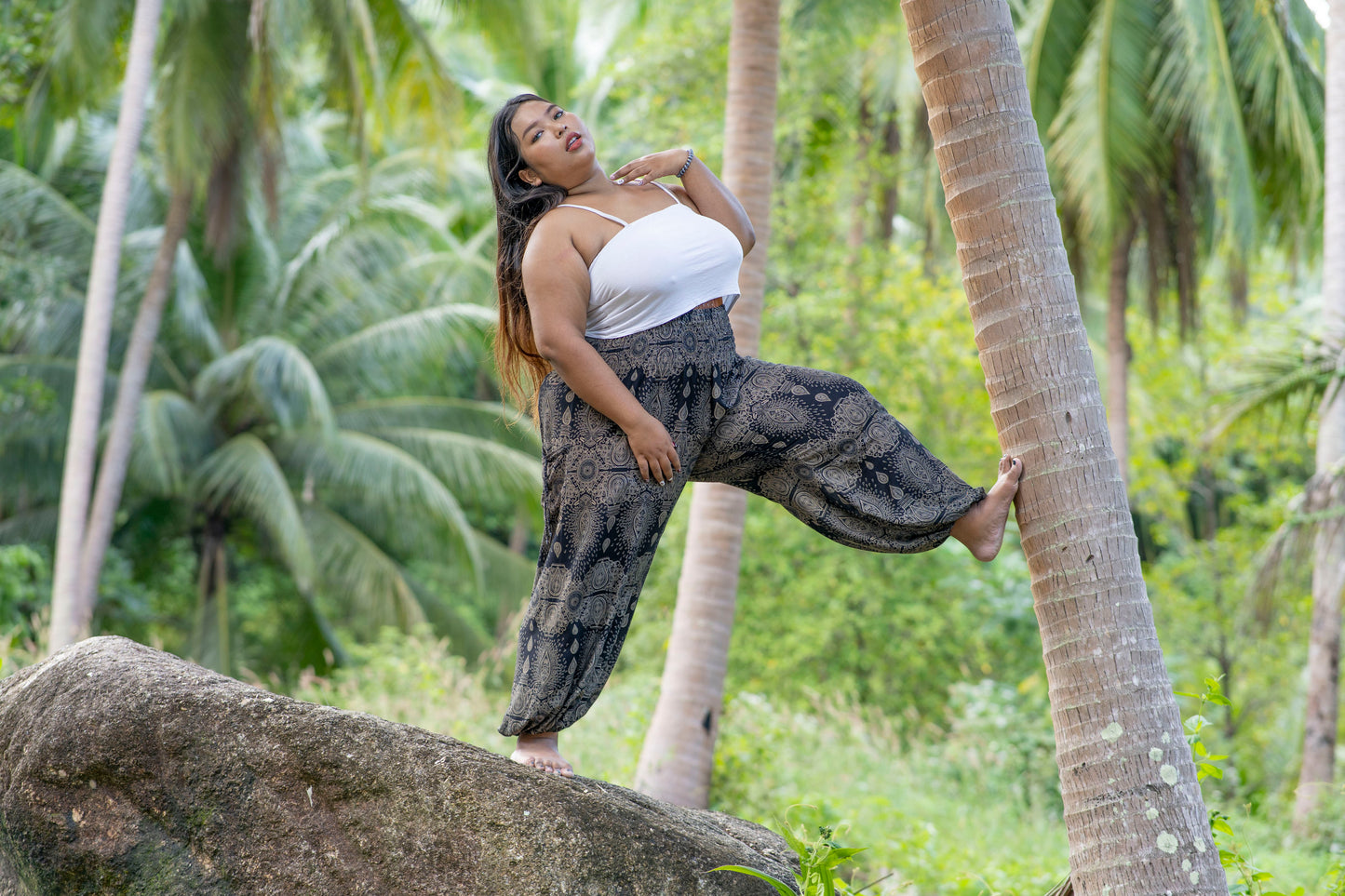 PLUS SIZE harem pants with a delicate pattern in black