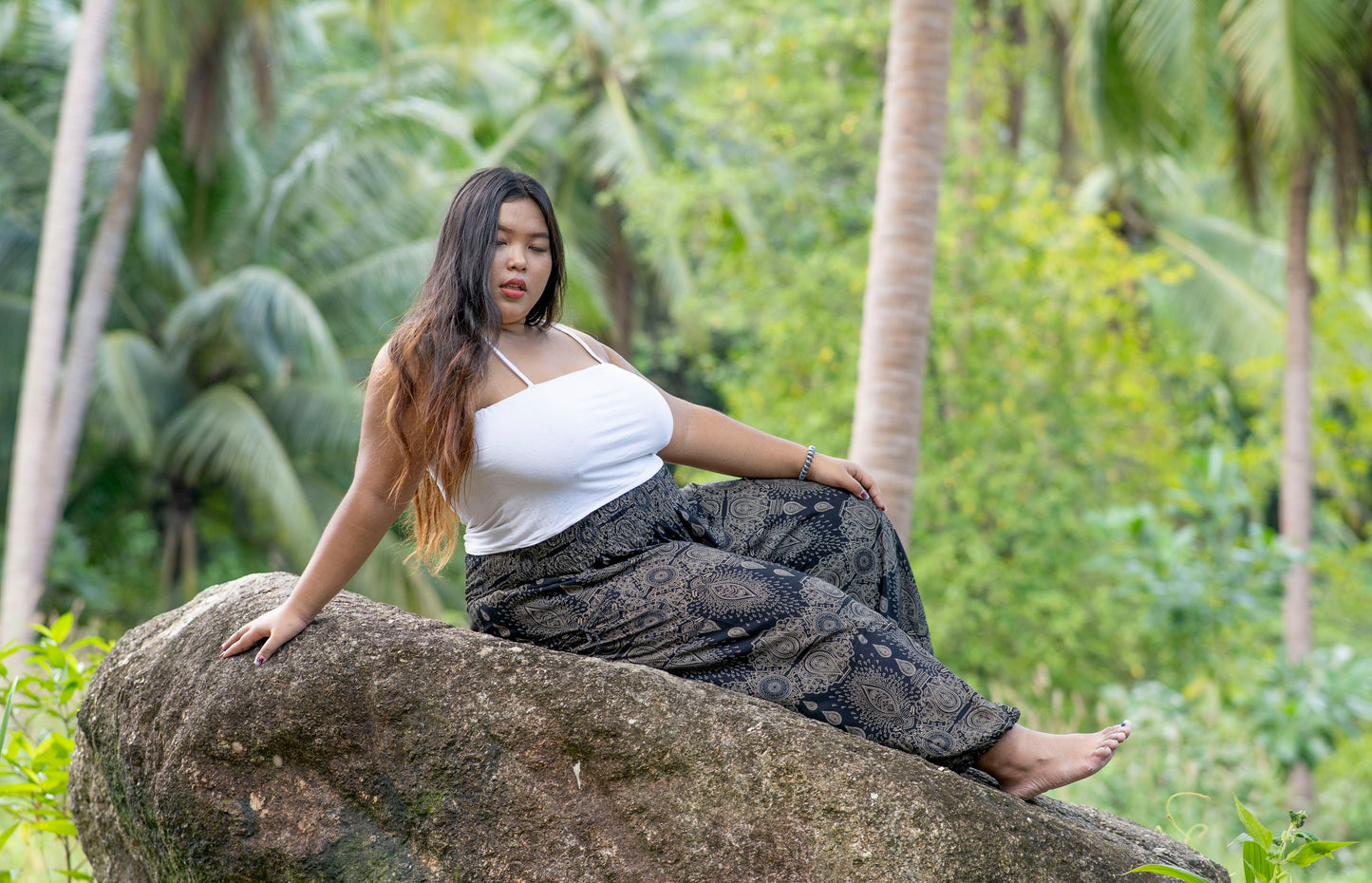 PLUS SIZE harem pants with a delicate pattern in black