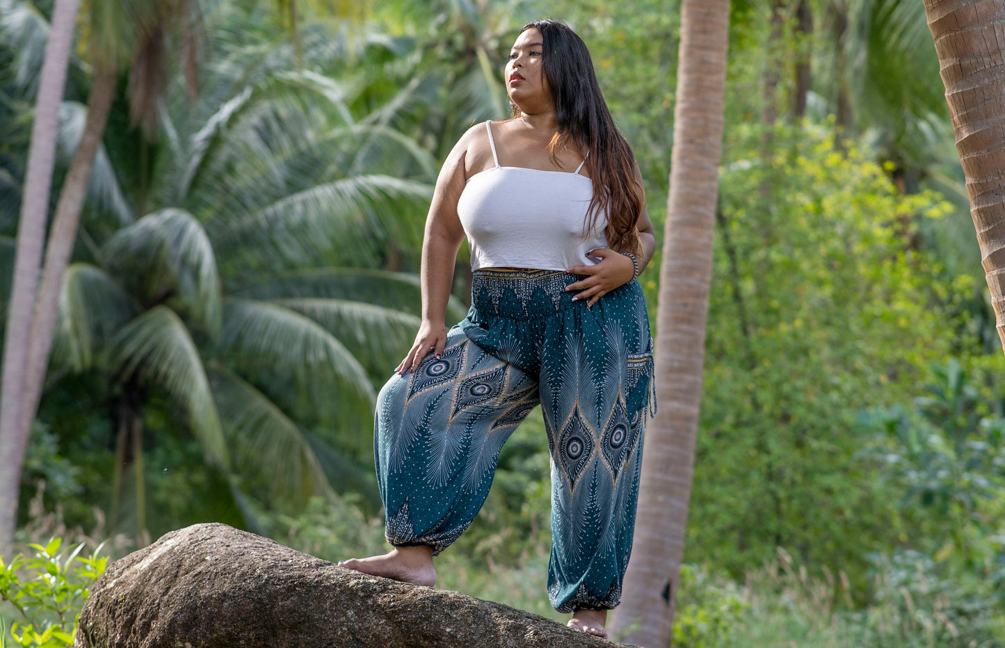 PLUS SIZE Pluderhose mit Pfauenmuster in türkis