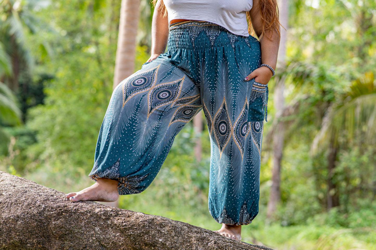 PLUS SIZE Pluderhose mit Pfauenmuster in türkis