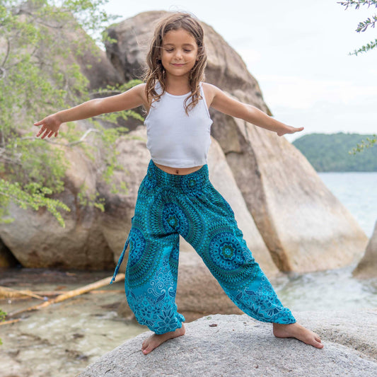 gemusterte Pluderhose mit Mandalamuster in blau türkis für Kinder