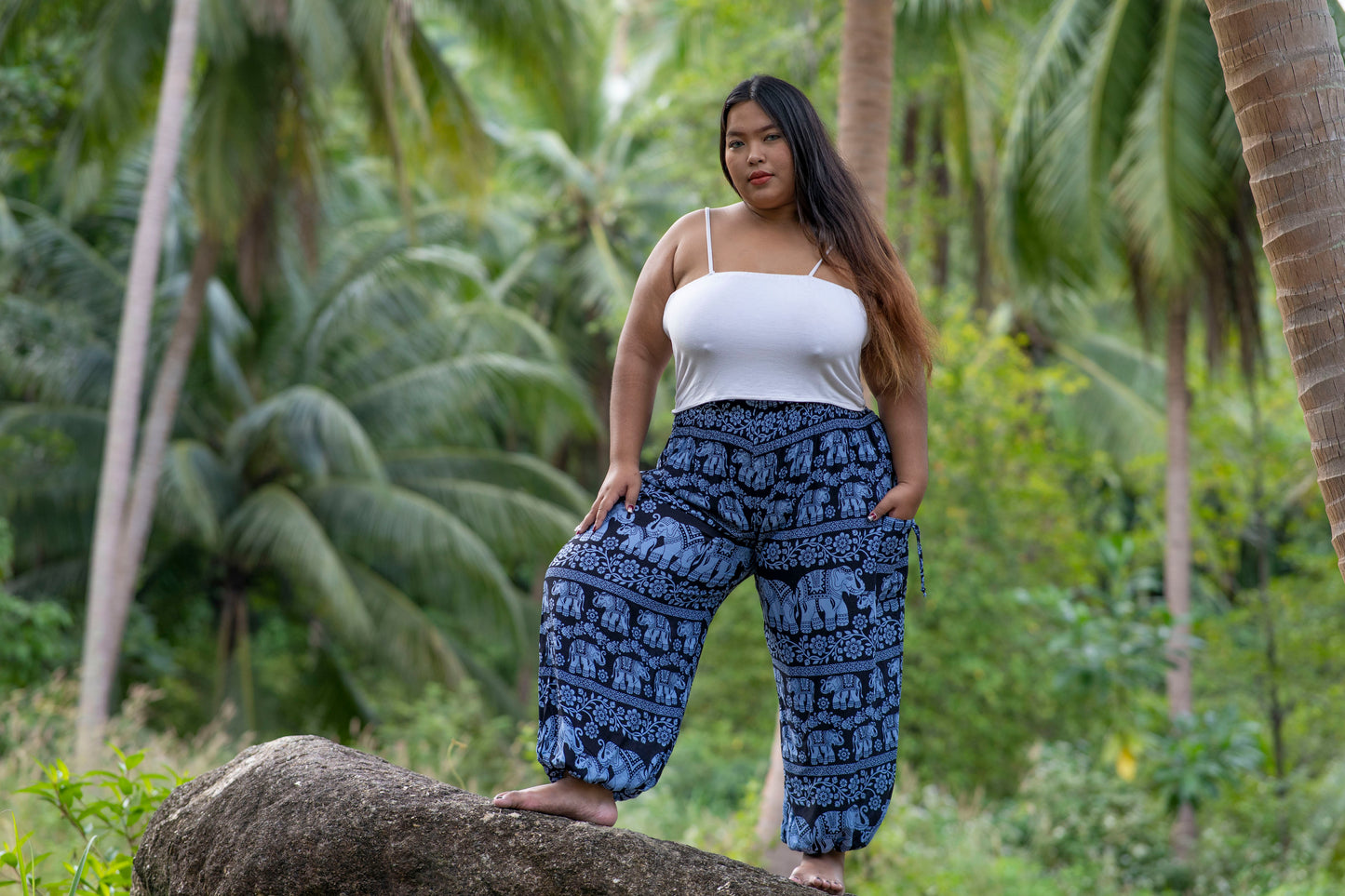 PLUS SIZE luftige Pluderhose mit Elefantenmuster in dunkelblau mit Taschen