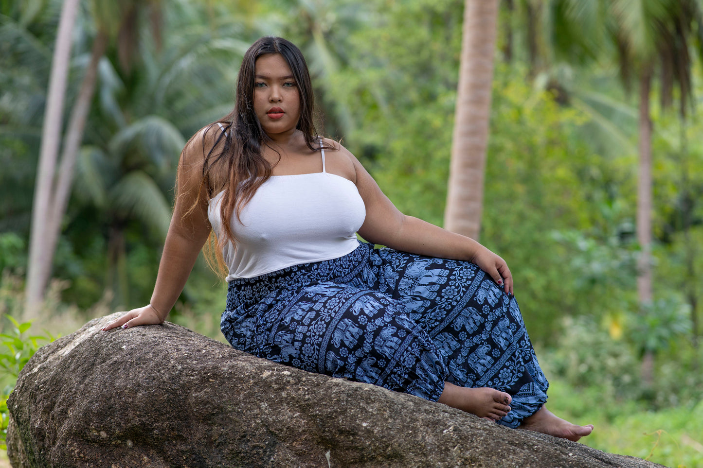 PLUS SIZE luftige Pluderhose mit Elefantenmuster in dunkelblau mit Taschen