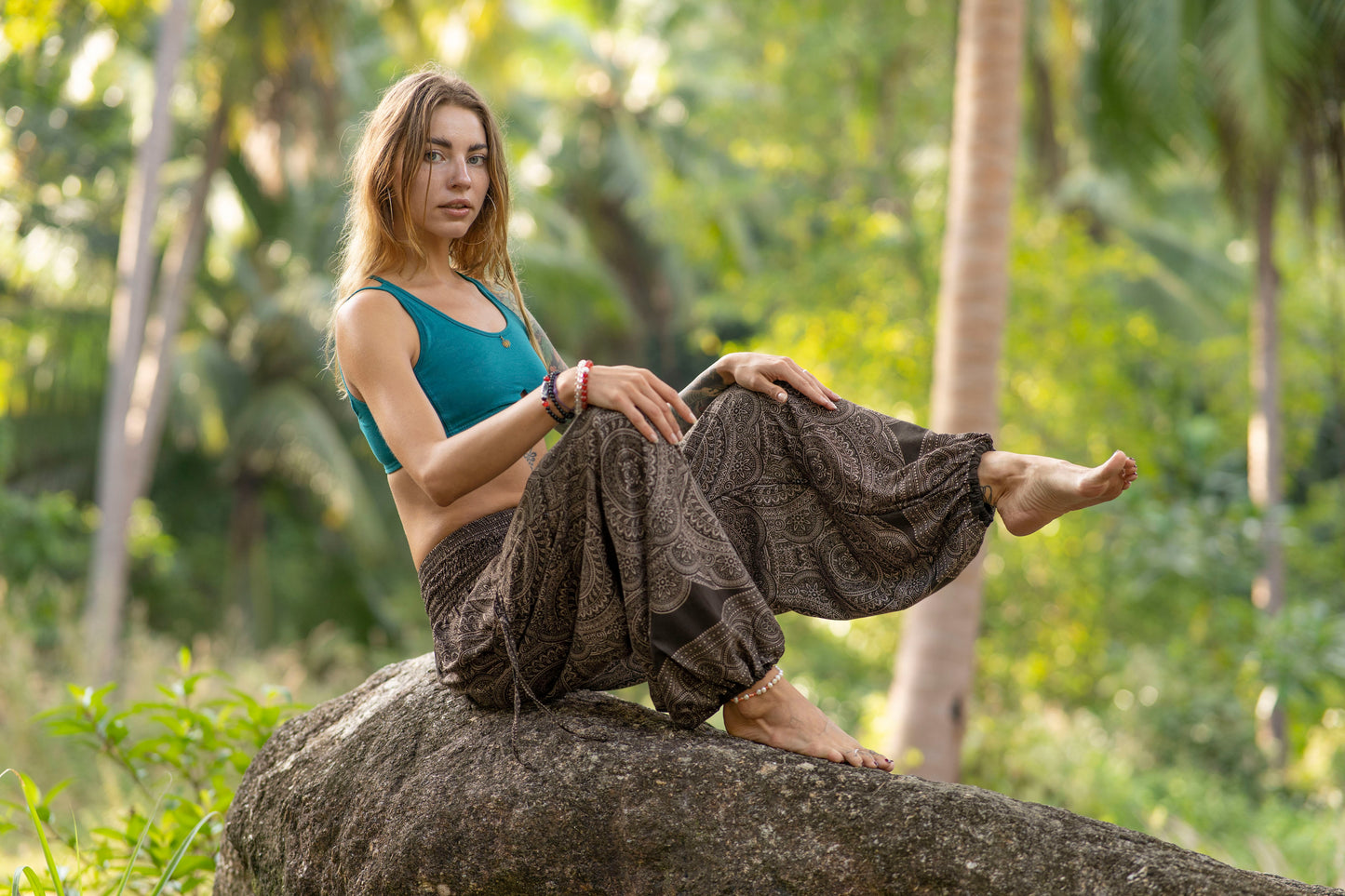 Luftige Pluderhose mit Mandalamuster in dunkelbraun mit Taschen