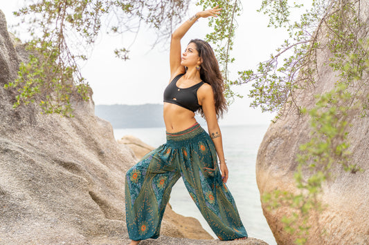 Airy harem pants with a peacock pattern in turquoise