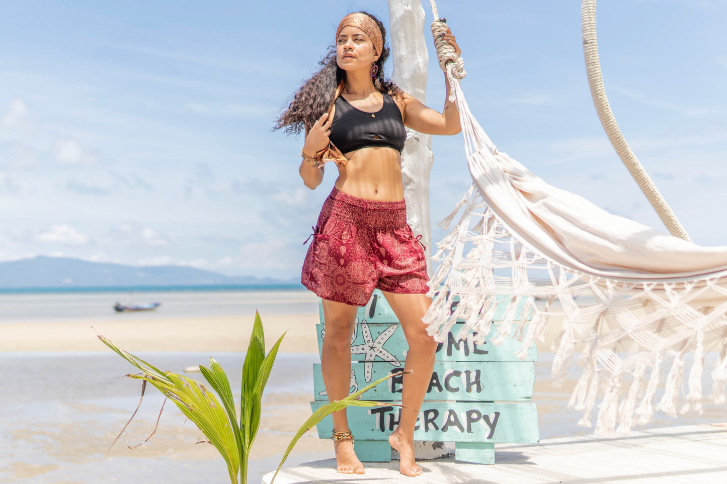 luftige leichte Sommer Shorts filigran gemustert in rot