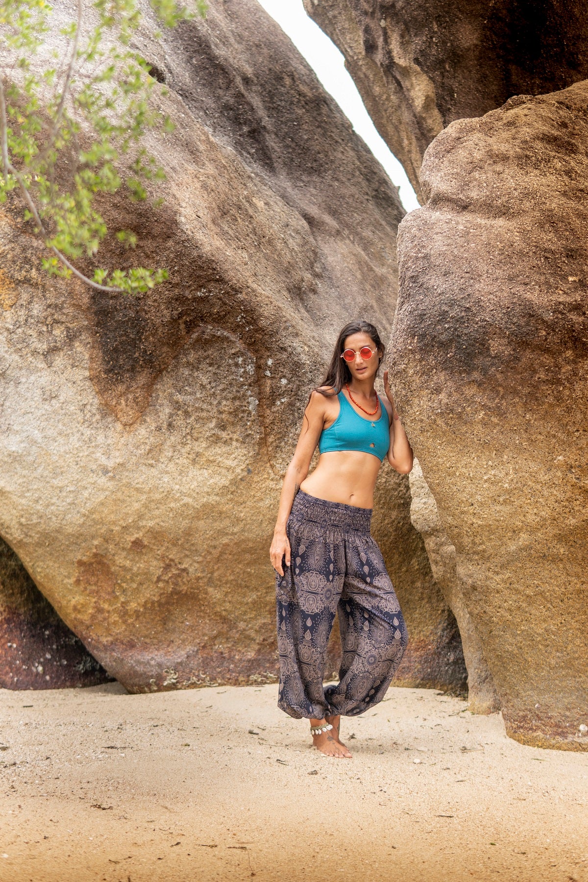 Airy harem pants with a delicate pattern in dark blue