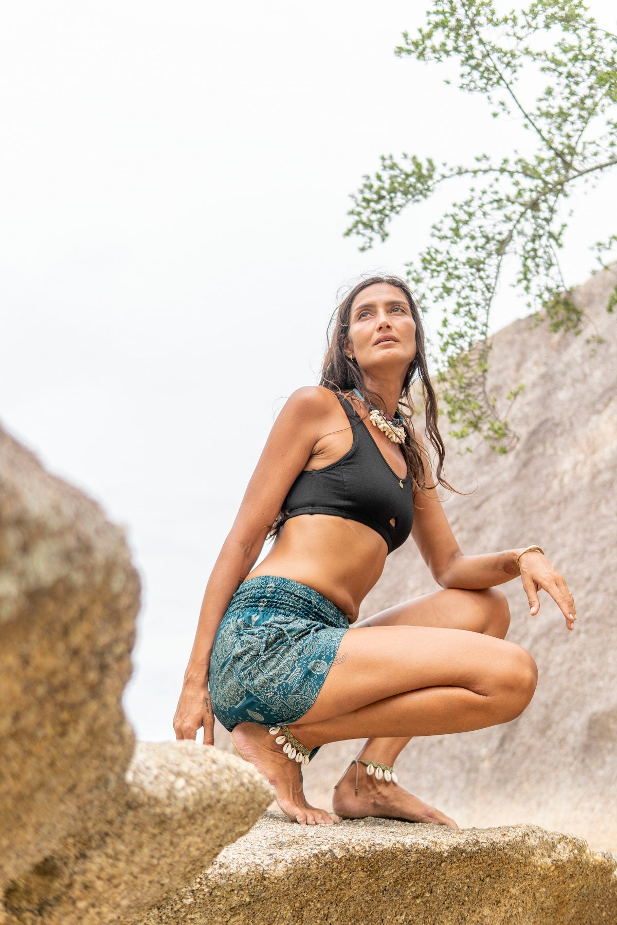 luftige leichte Sommer Shorts filigran gemustert in grün