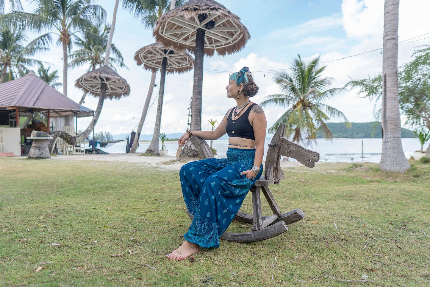 luftige gemusterte Pluderhose in türkis mit Taschen