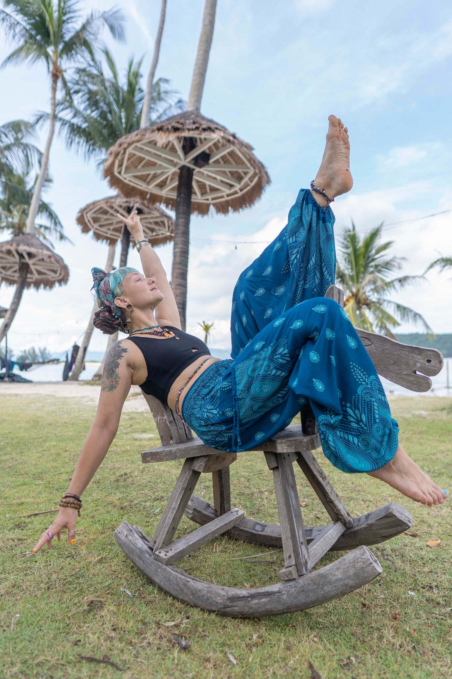 luftige gemusterte Pluderhose in türkis mit Taschen