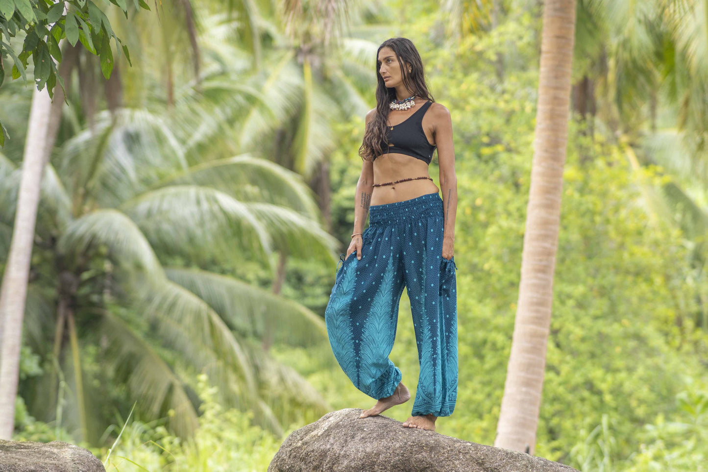 luftige Pluderhose mit Pfauenmuster in türkis mit Taschen