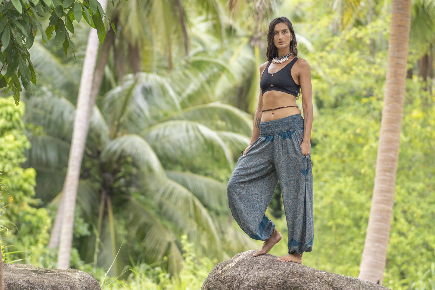 luftige Pluderhose mit Mandalamuster in blau mit Taschen