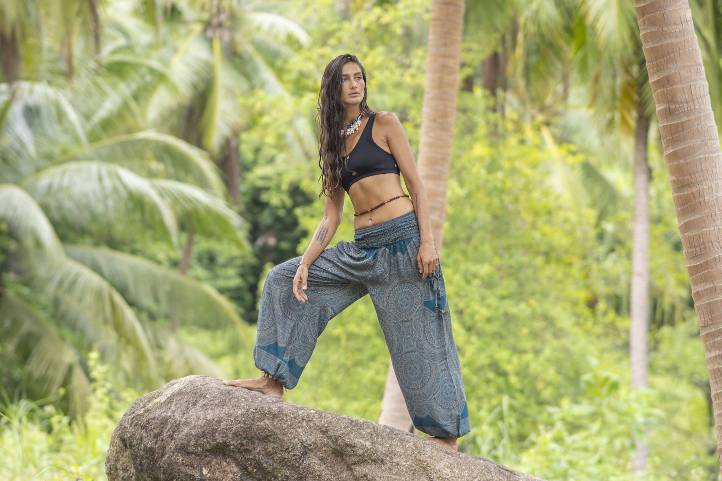 luftige Pluderhose mit Mandalamuster in blau mit Taschen