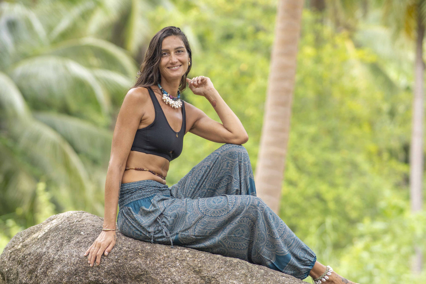 luftige Pluderhose mit Mandalamuster in blau mit Taschen