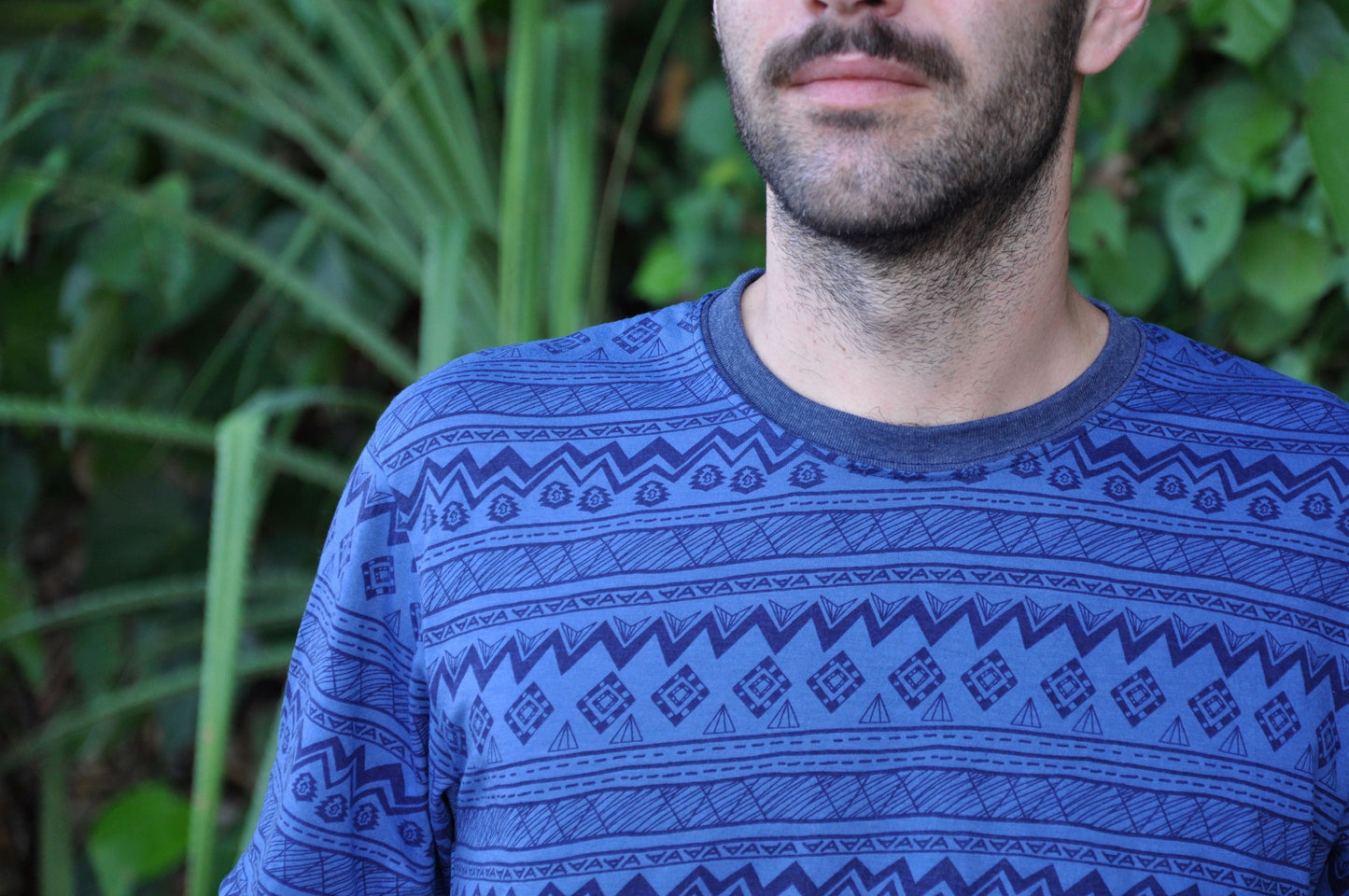 blau gemustertes T-Shirt für Männer