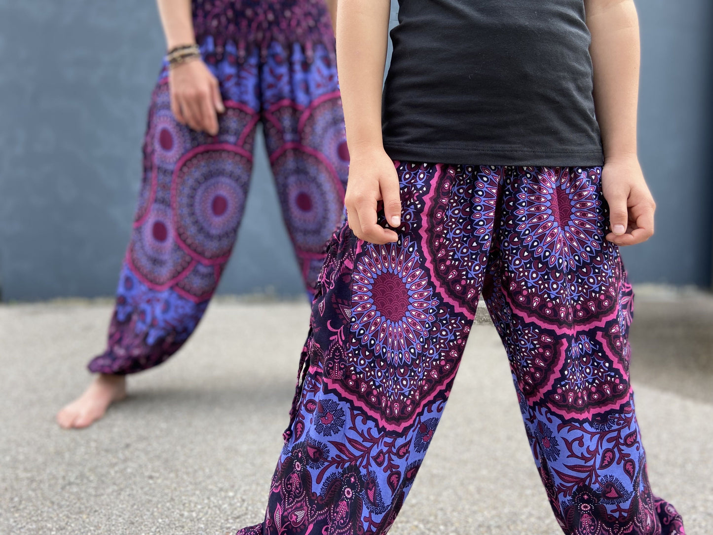 PLUS SIZE Pluderhose mit Mandala Muster in rosa lila