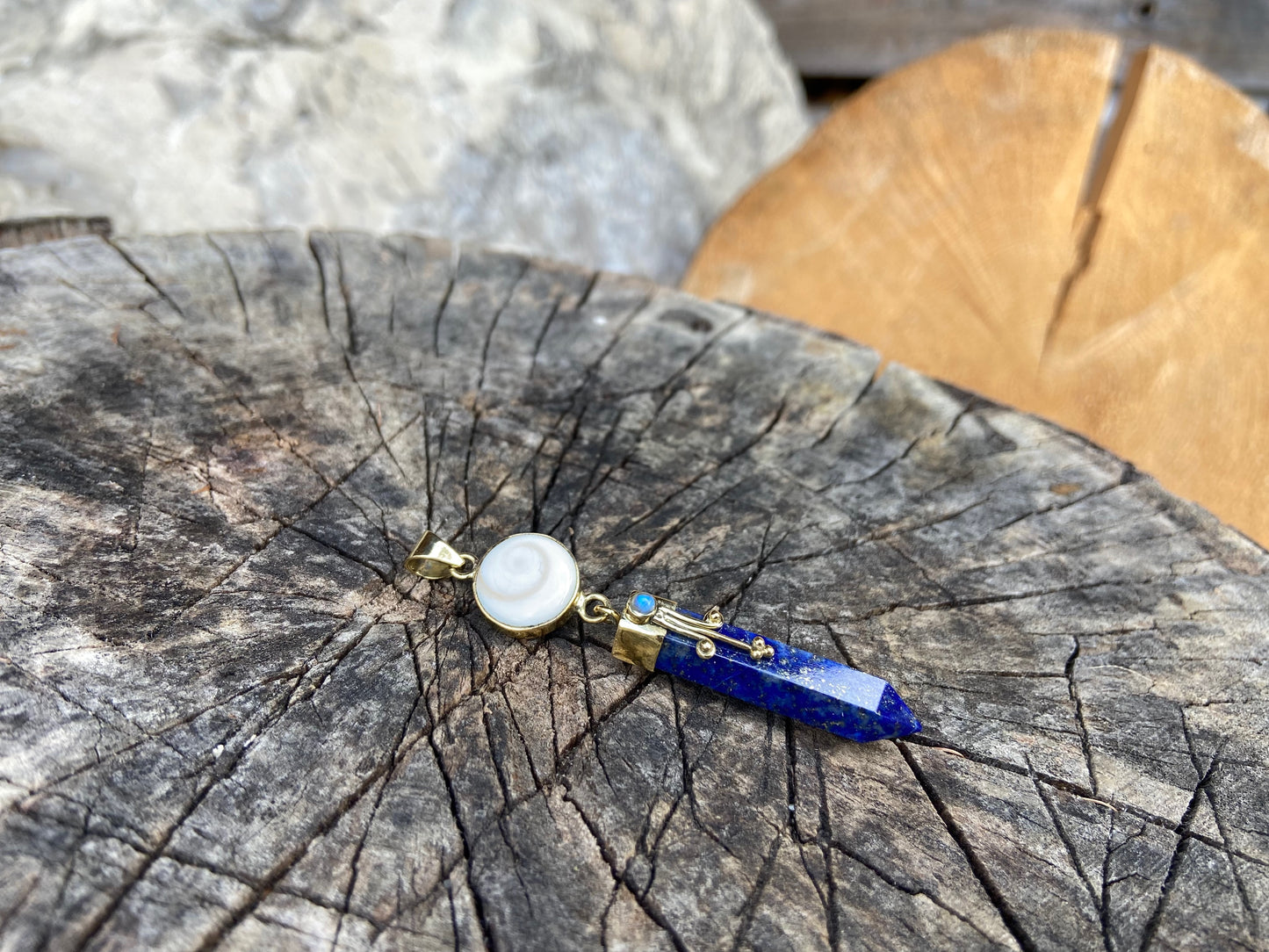 Lapis Lazuli pendant with operculum with spirals, dots and small stone, brass