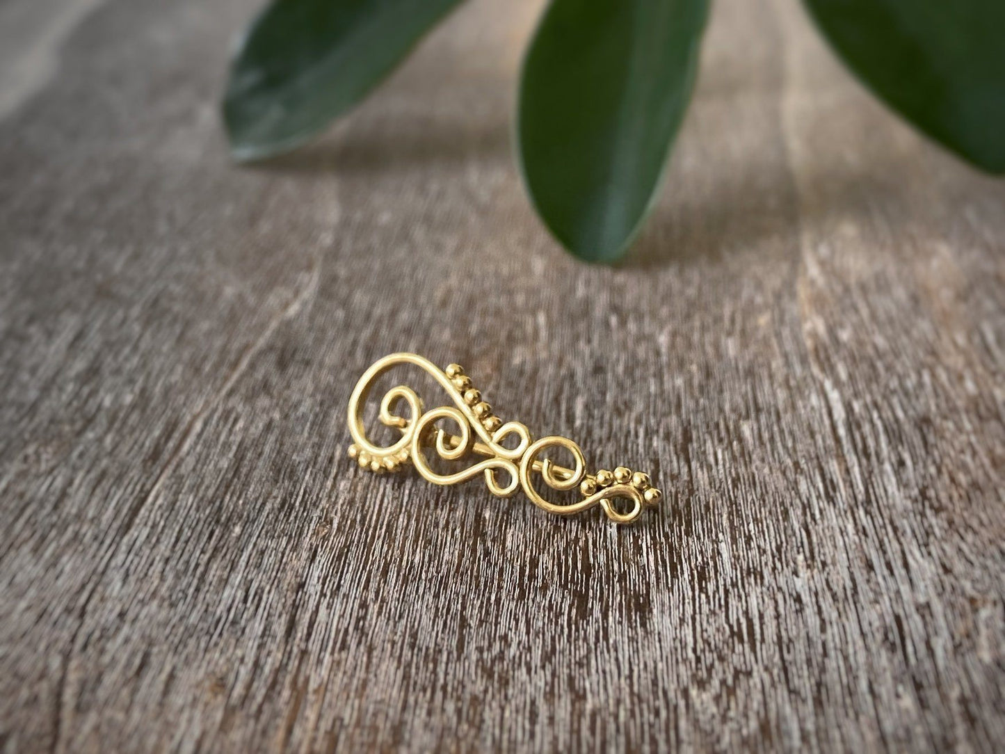 Earclimber Ohrringe mit Spiralen und Pünktchen aus Silber