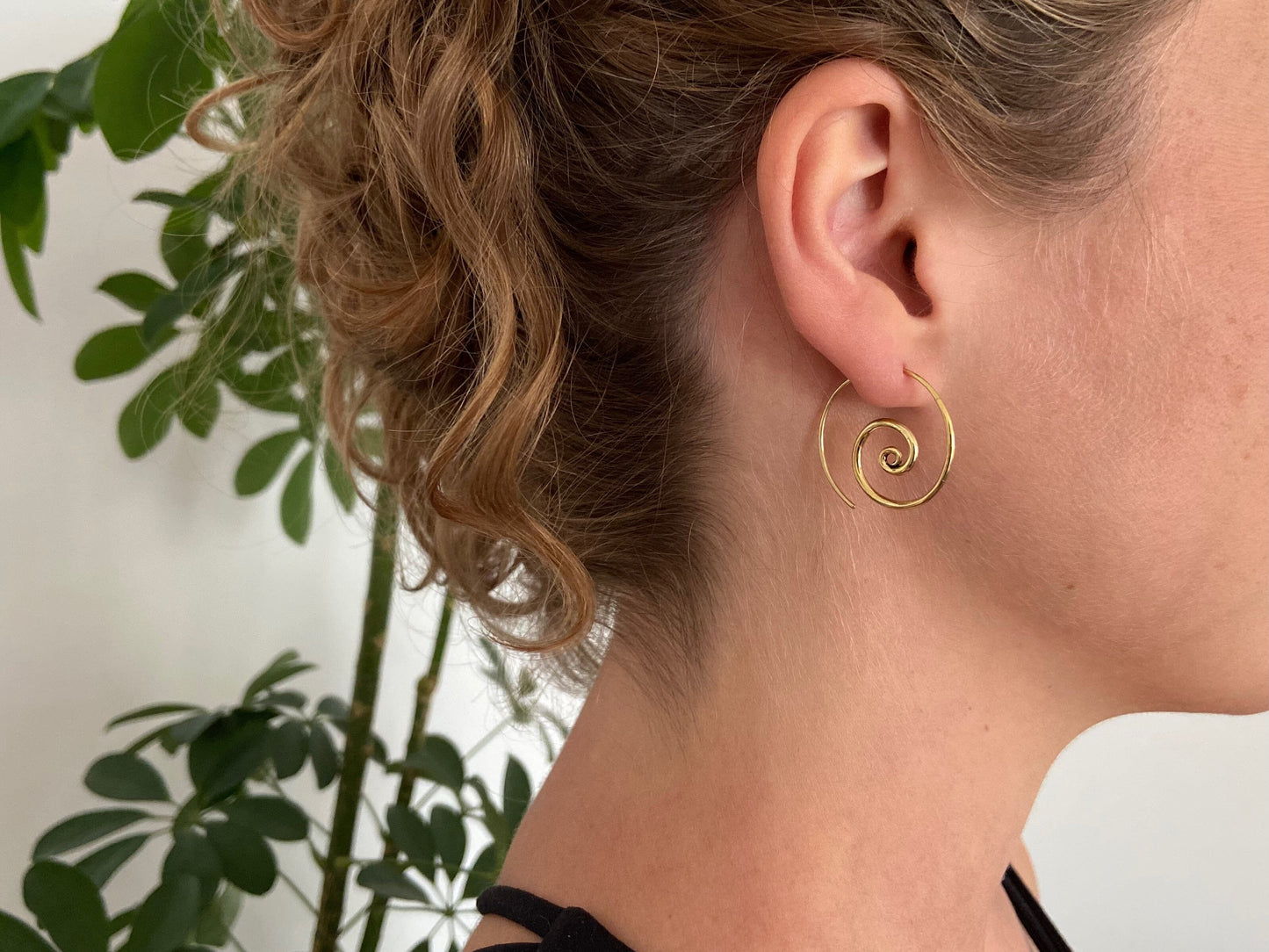 simple spiral earrings made of brass