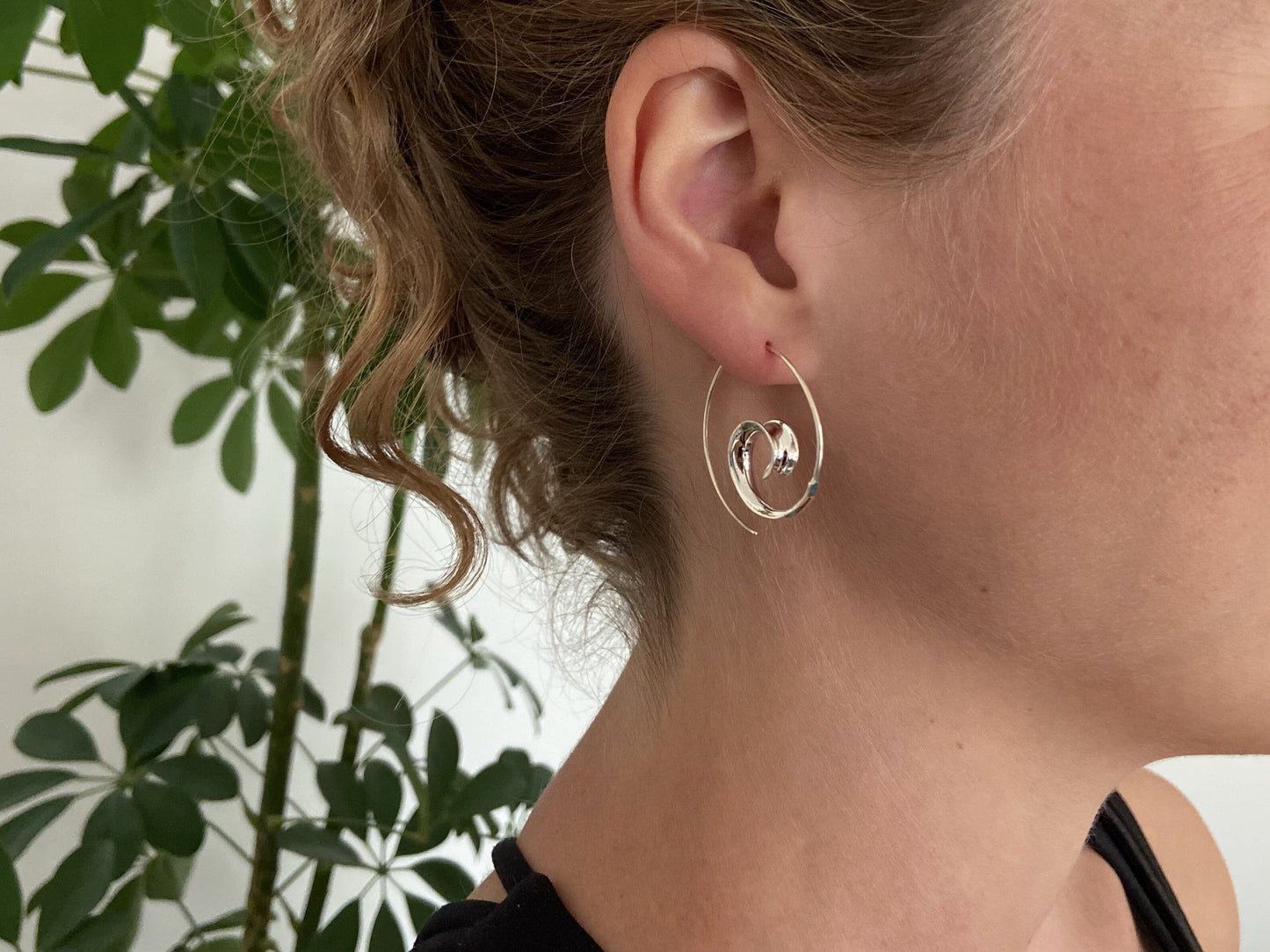 kleine klassische Spiralcreolen aus Silber