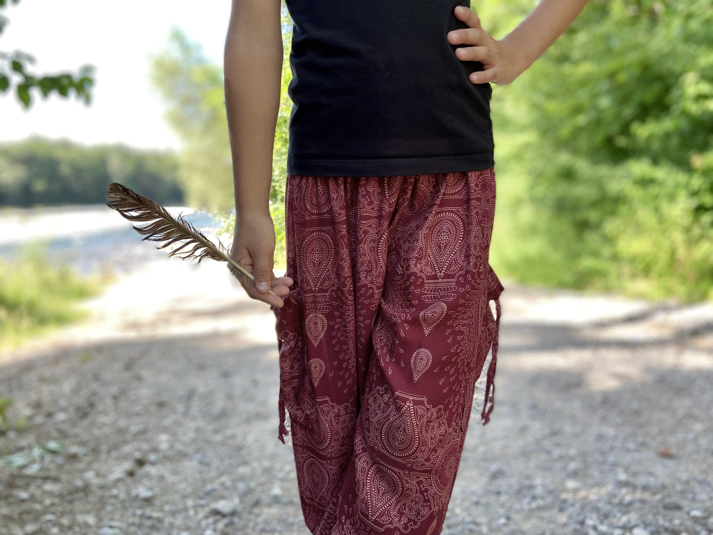 Harem pants with a filigree pattern in red for children