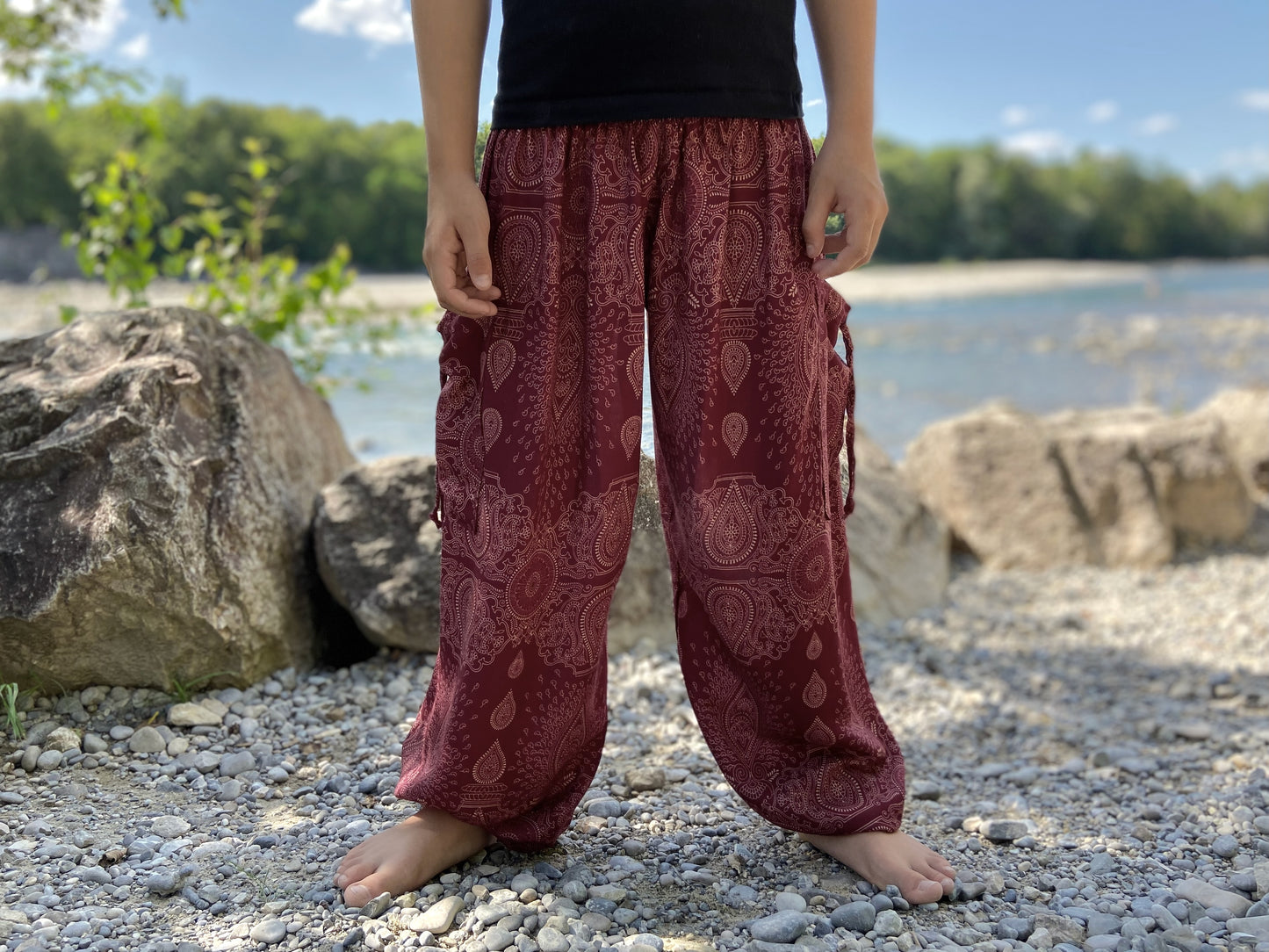 Harem pants with a filigree pattern in red for children