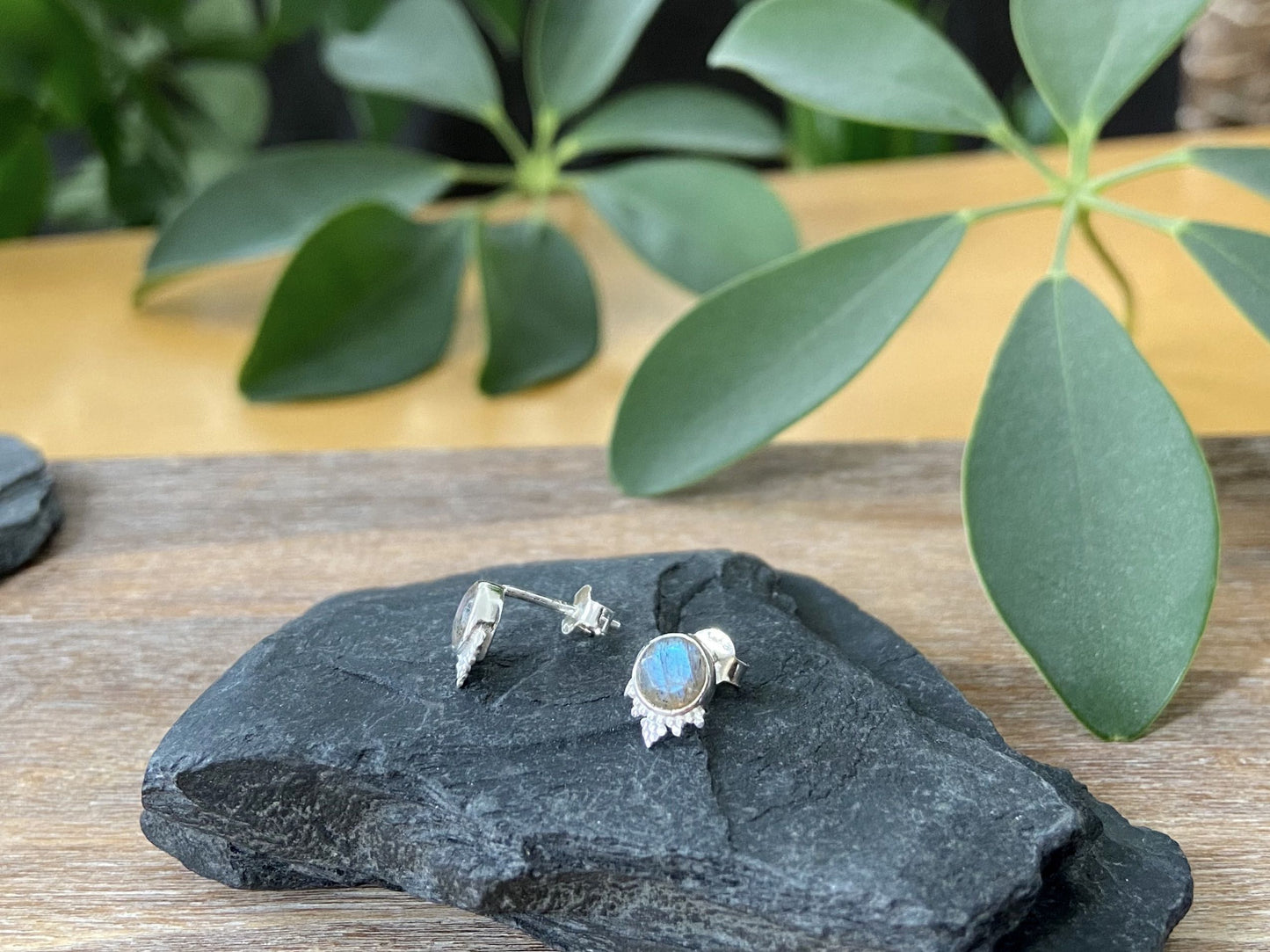 Stud earrings with faceted stones and small dots made of silver