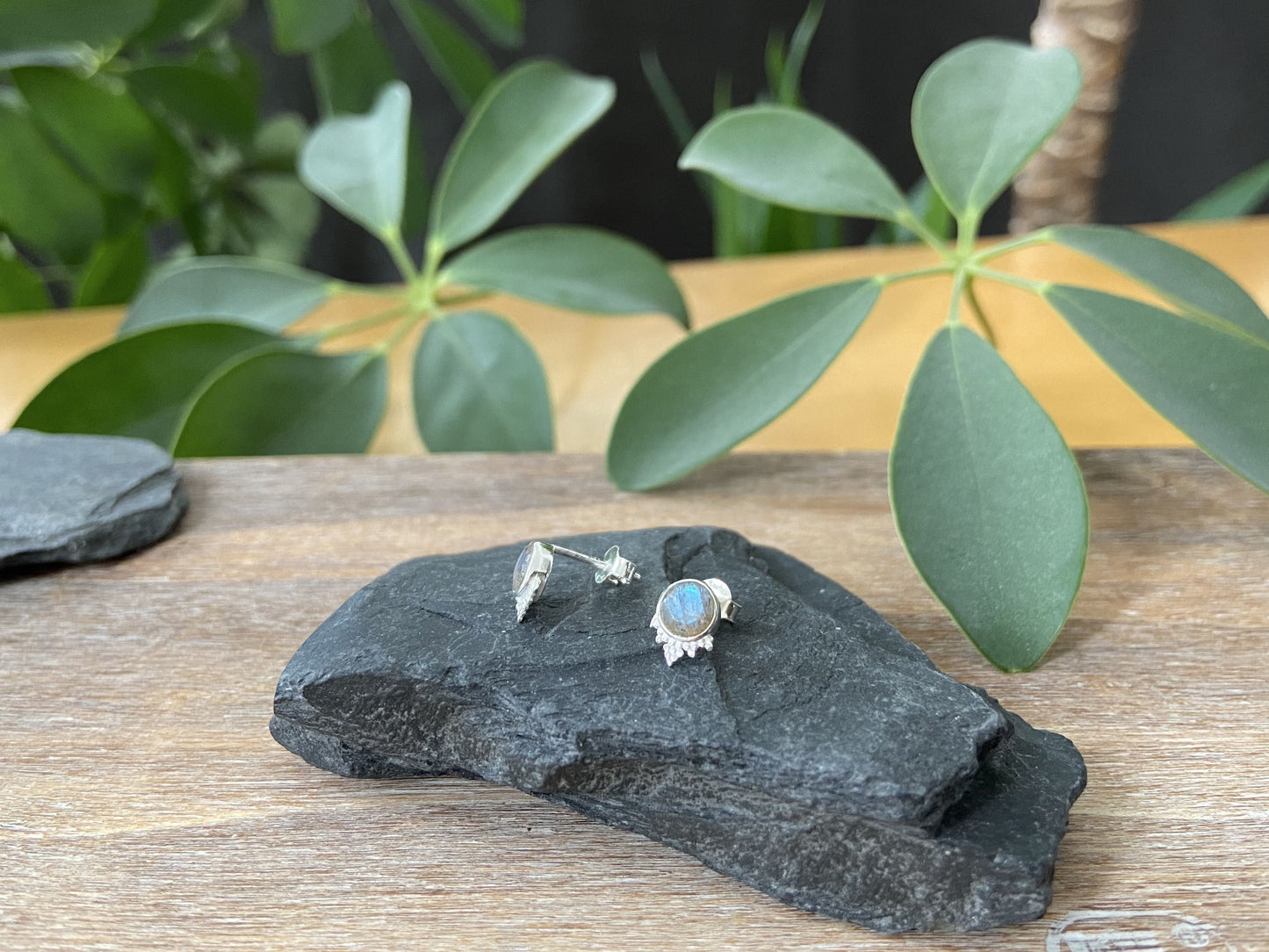 Stud earrings with faceted stones and small dots made of silver