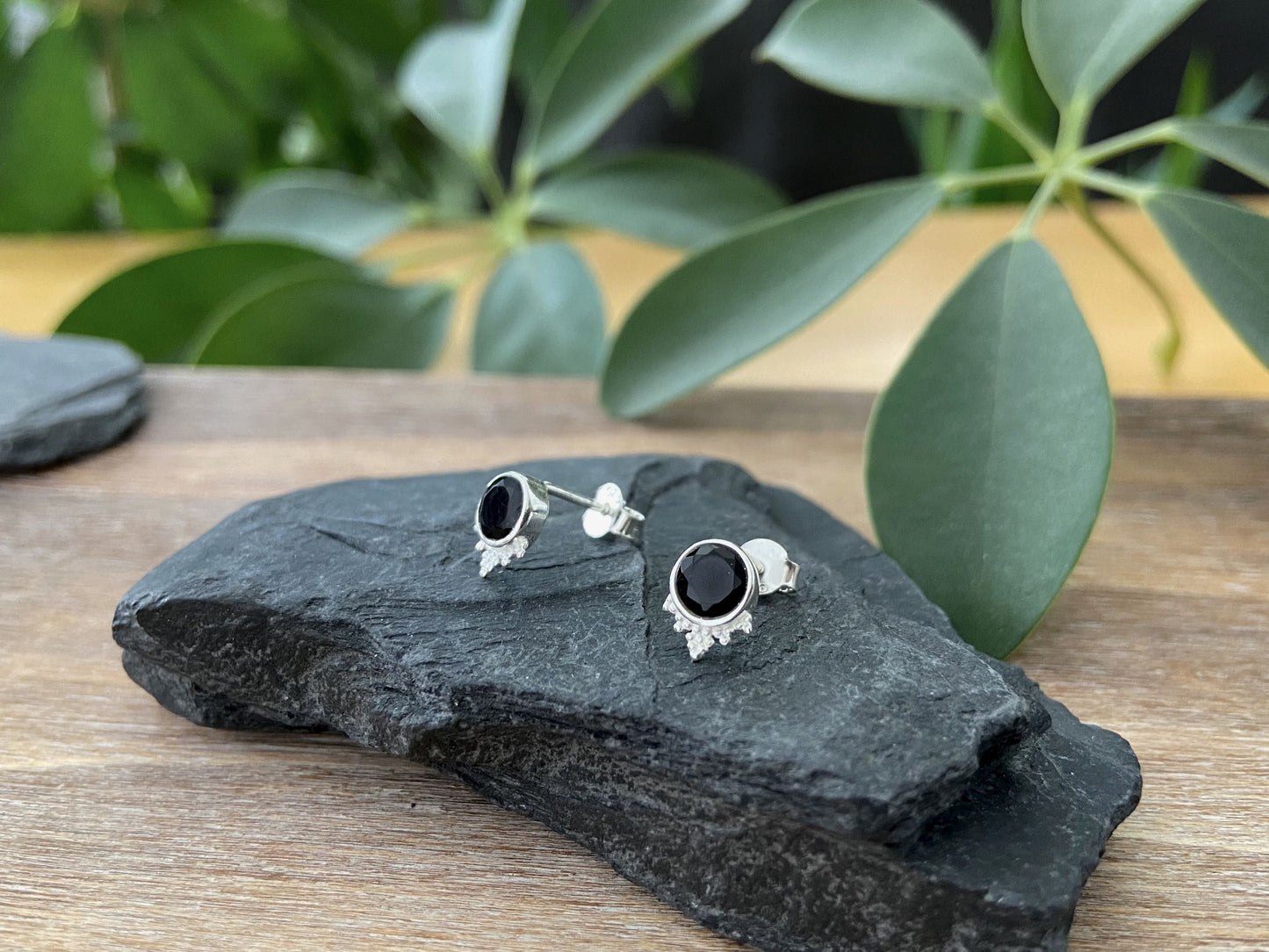 Stud earrings with faceted stones and small dots made of silver
