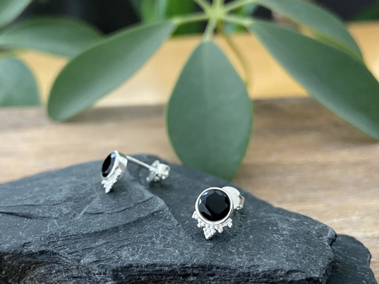 Stud earrings with faceted stones and small dots made of silver