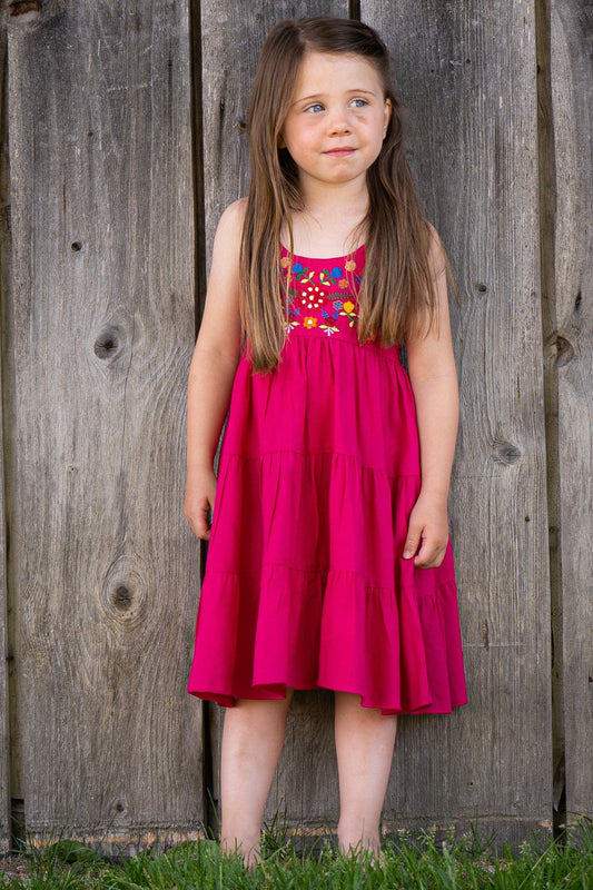 bunt besticktes Blumenkleid für Mädchen in pink