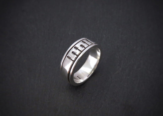 drehbarer Männerring aus Silber mit Bäumen