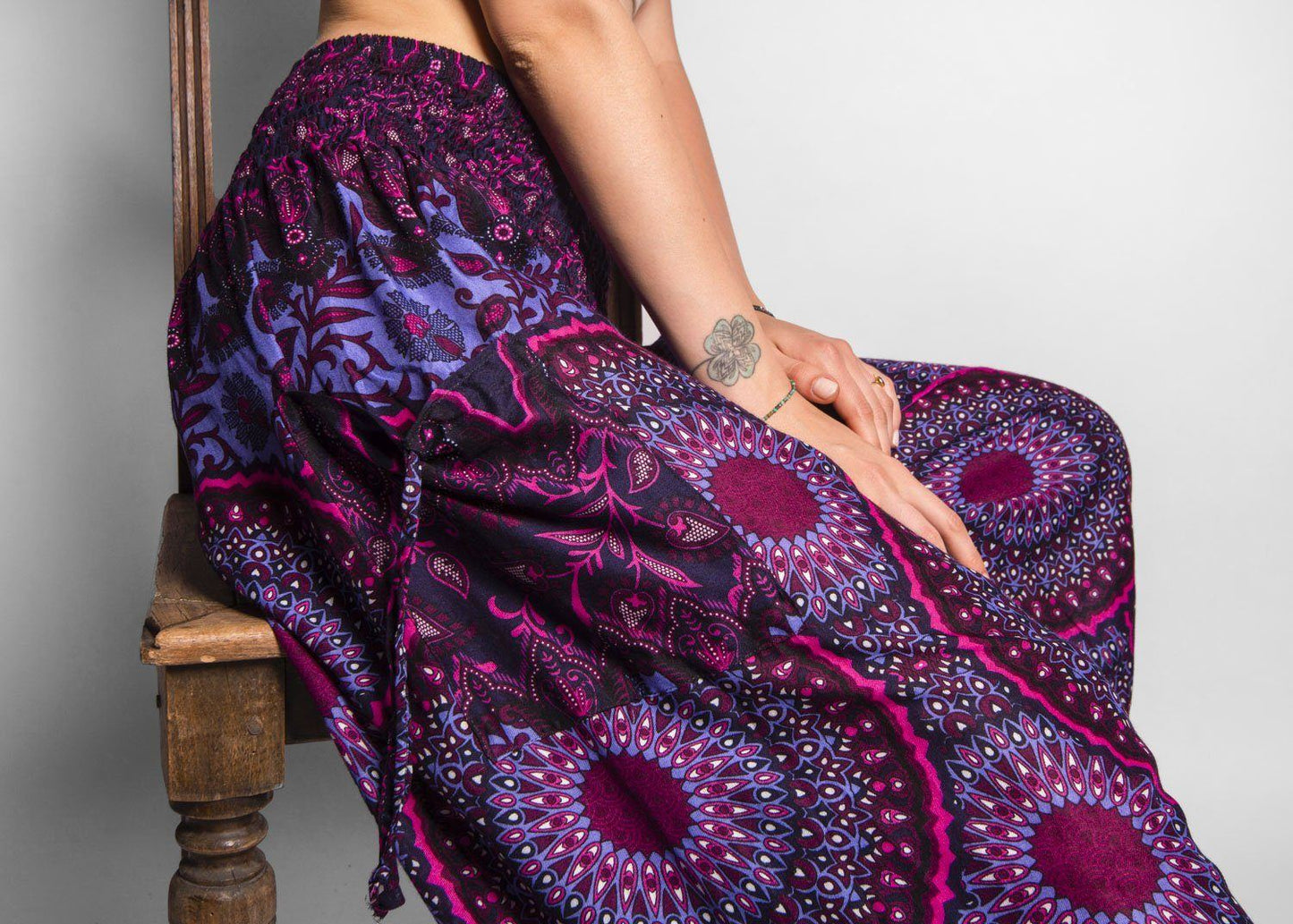 PLUS SIZE Pluderhose mit Mandala Muster in rosa lila