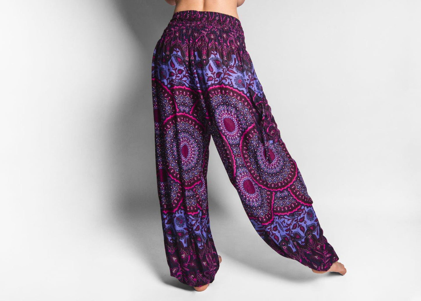 PLUS SIZE Pluderhose mit Mandala Muster in rosa lila