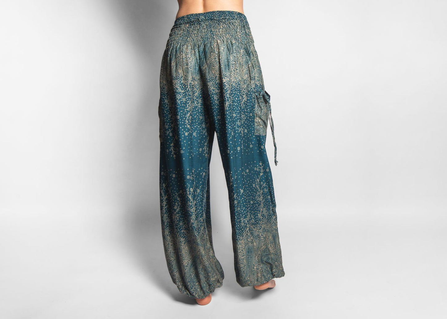 luftige Pluderhose mit floralem Muster in türkis mit Taschen