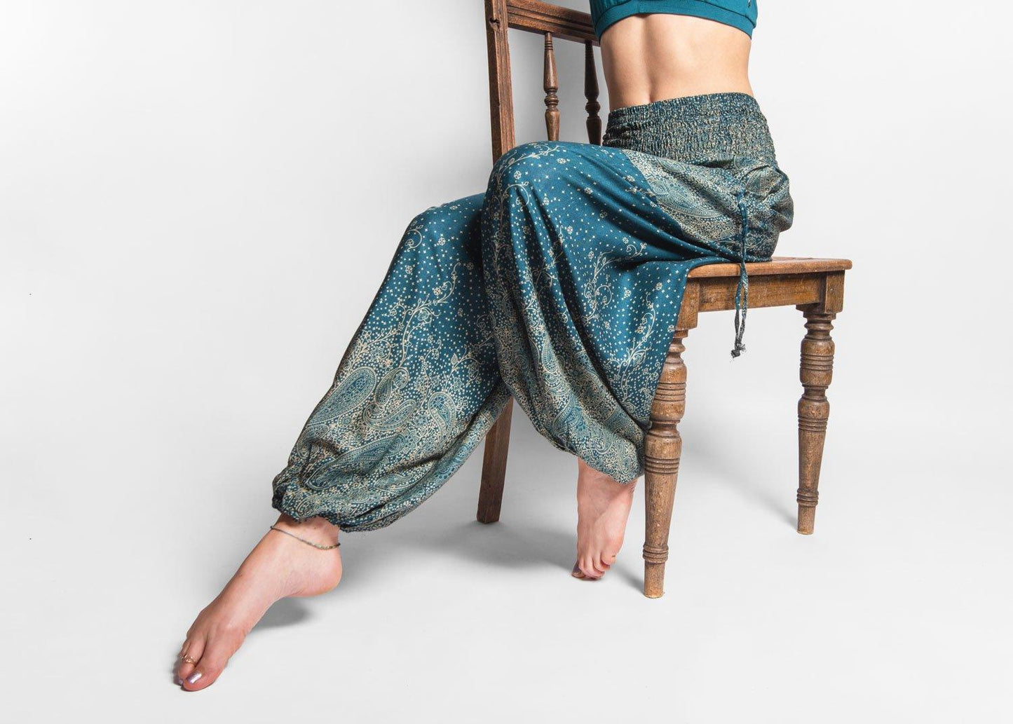 luftige Pluderhose mit floralem Muster in türkis mit Taschen