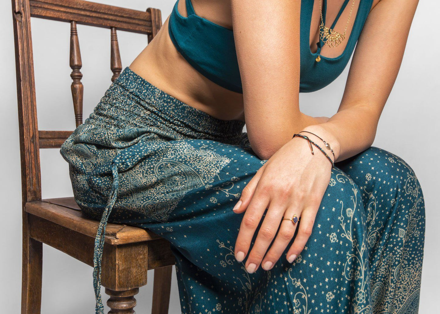 luftige Pluderhose mit floralem Muster in türkis mit Taschen