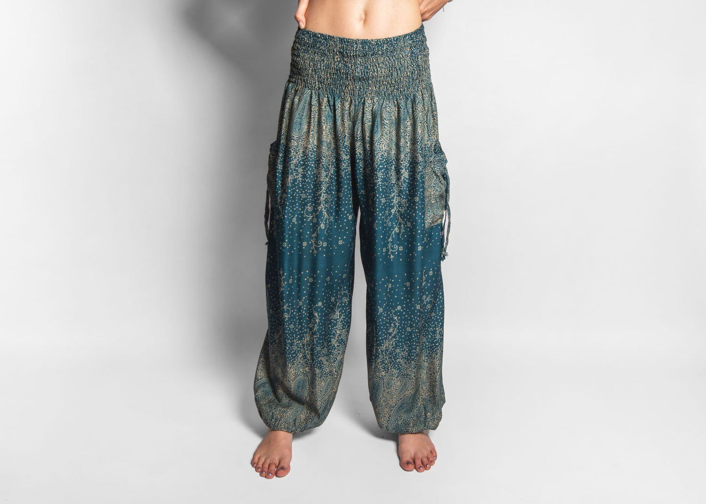 luftige Pluderhose mit floralem Muster in türkis mit Taschen