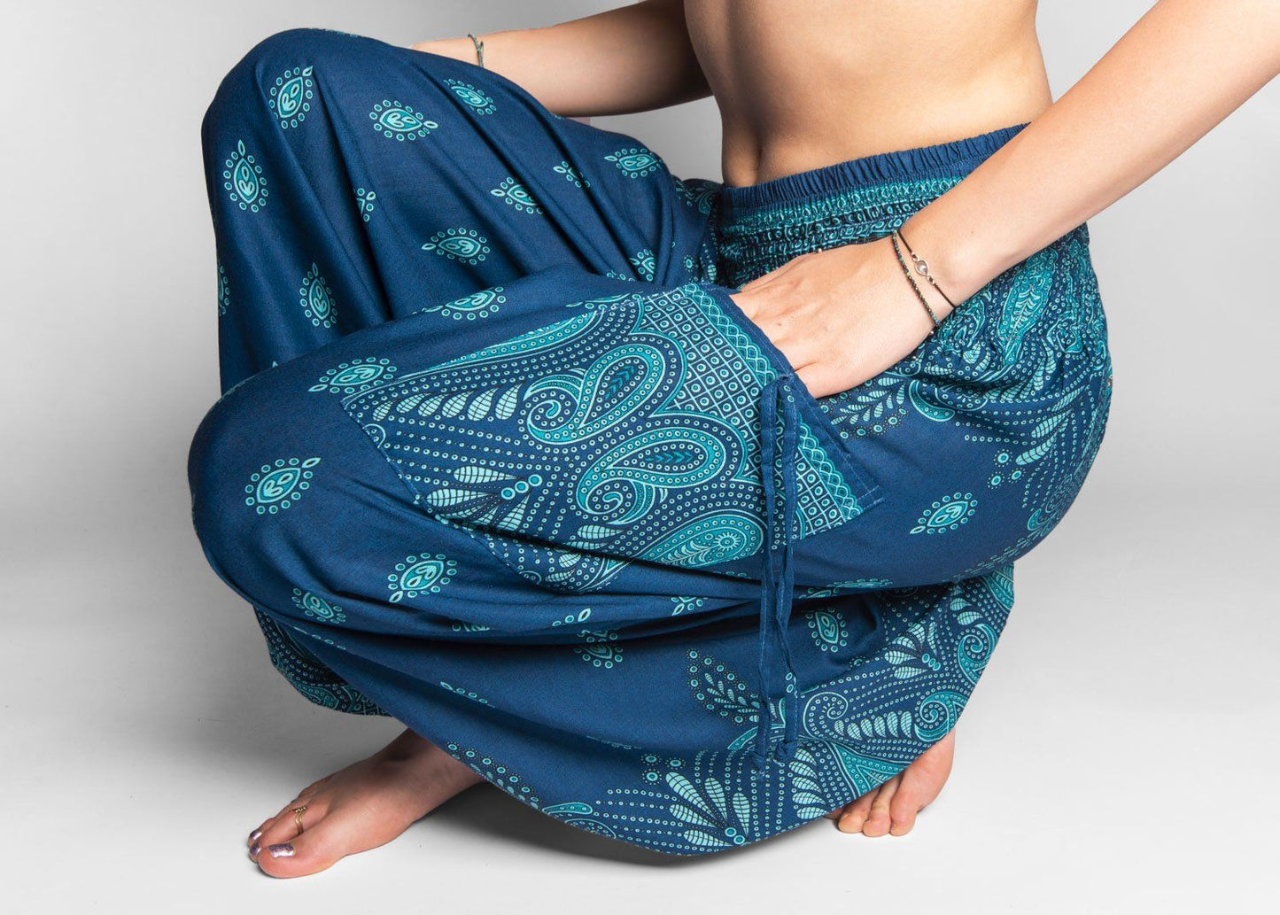 luftige gemusterte Pluderhose in türkis mit Taschen