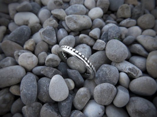 schlichter Kugelring aus Silber
