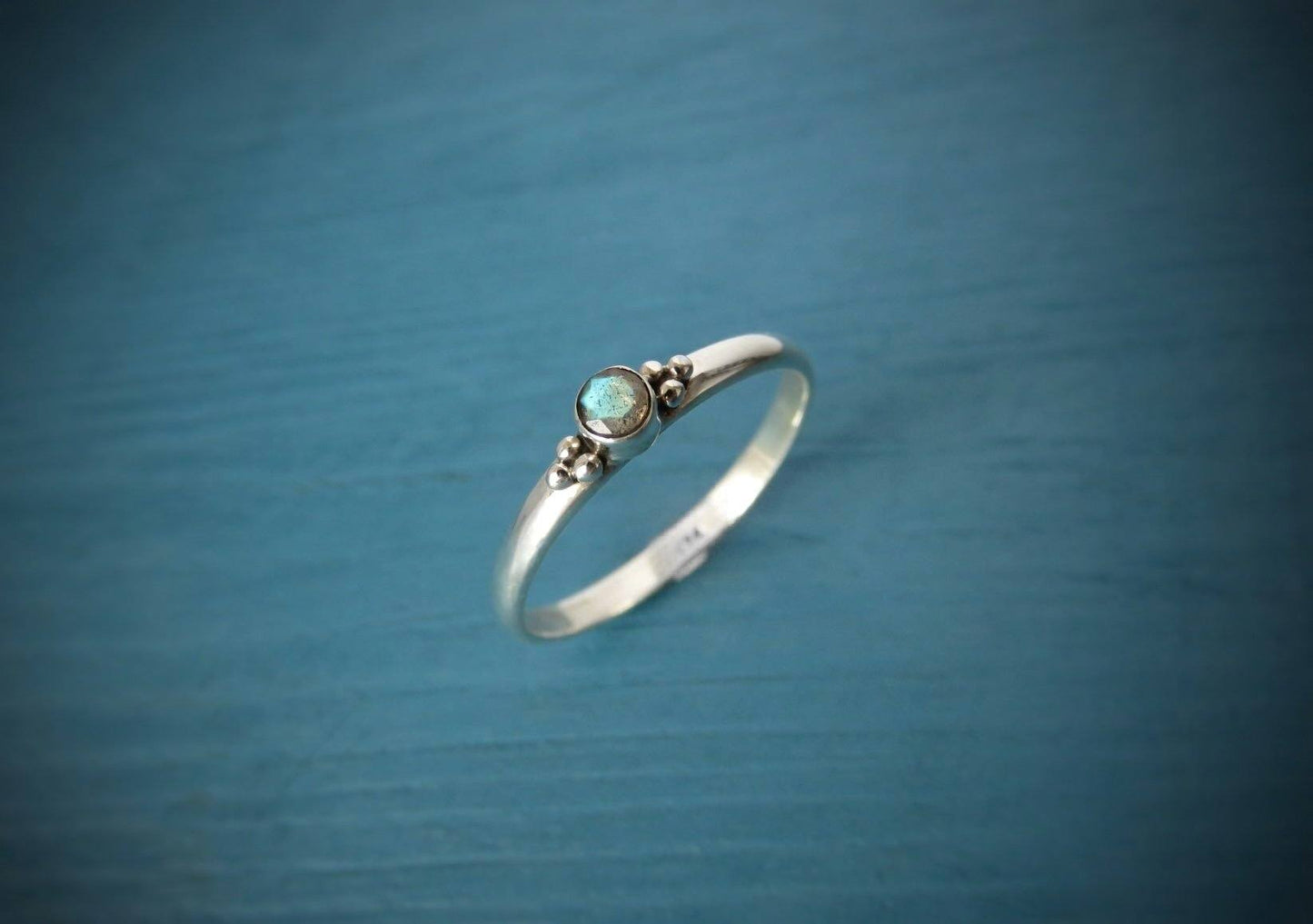 Ring with dots and small stone made of silver