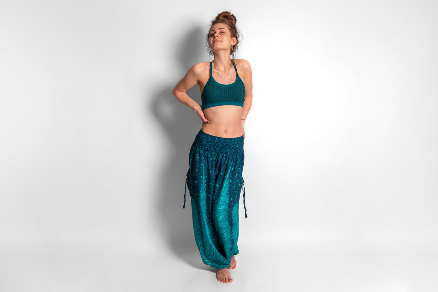 Yoga Top mit dem Muster der Lebensblume türkis/schwarz