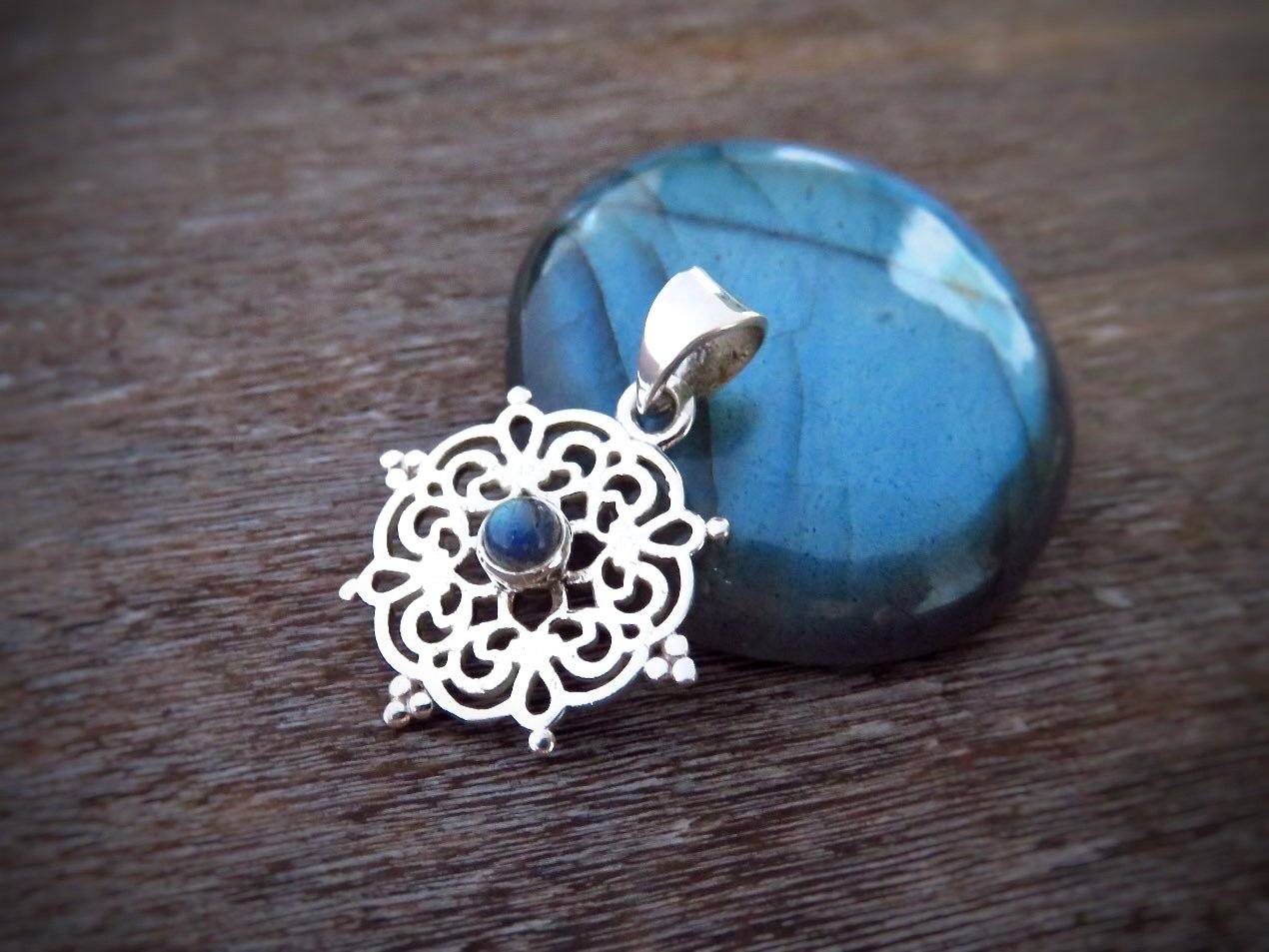 small filigree pendant with labradorite made of silver